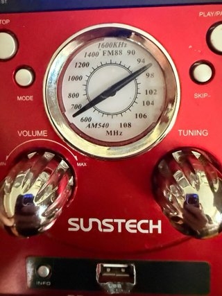 Radio CD Retro Sunstech RP-R2500USB Roja