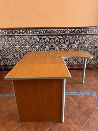 Mesa de oficina en madera