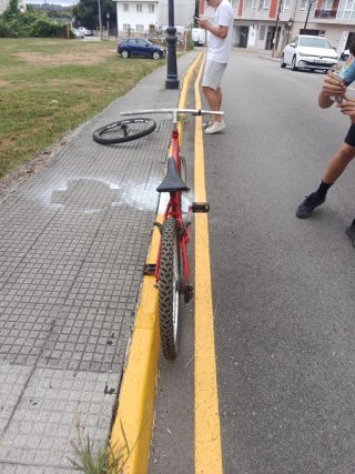 Bicicleta roja antigua