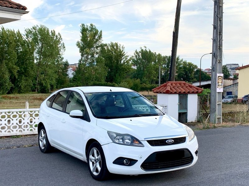 Ford Focus 2010 - foto 1