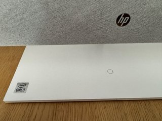 HP All-in-One 27 Grigio e Bianco