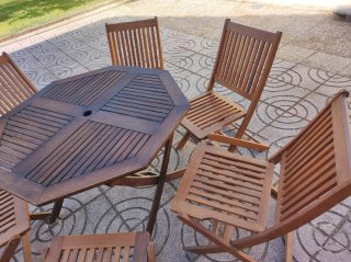 Set tavolo e 6 sedie da giardino in legno