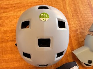 Patines en línea ajustables para niños + casco
