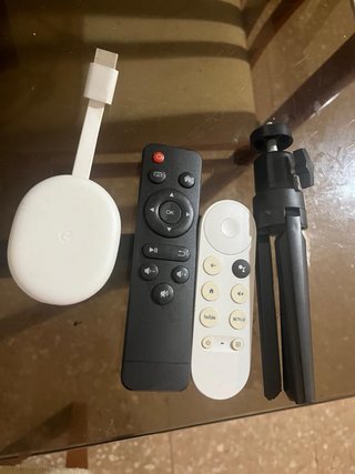 Proyector Akiyo + Chromecast Google TV + trípode |