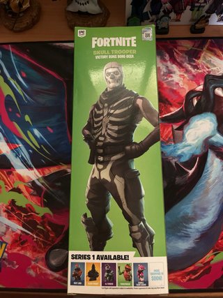 Figura Fortnite Skull Trooper Victory Series