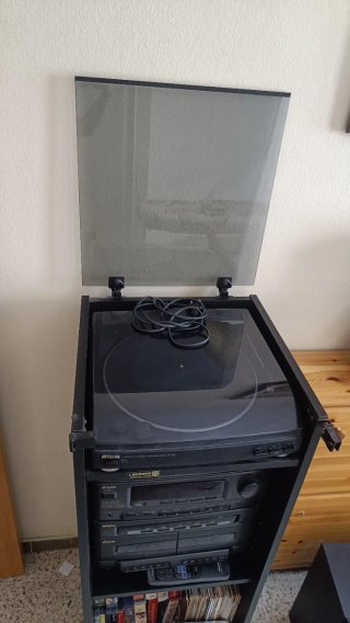 Equipo de música Aiwa con tocadiscos, CD y casete