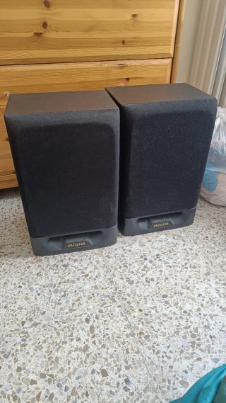 Equipo de música Aiwa con tocadiscos, CD y casete