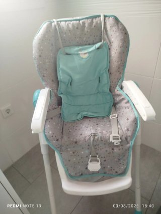 Trona de bebé con cojín estrellas. Tuc tuc