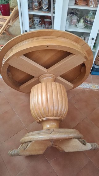 Mesa de comedor de madera maciza hecha a mano