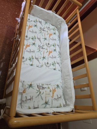 Cuna de madera + Colchón de gama alta.