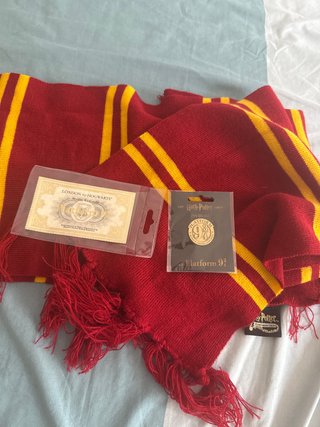 Bufanda y Pin Harry Potter Oficial