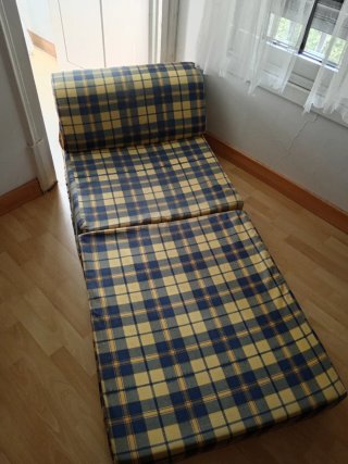 Sillón cama a cuadros