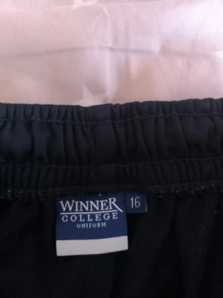 Pantalones cortos colegio Luyfe rivs talla 16.