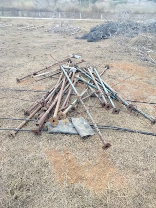 Puntales de construcción metálicos
