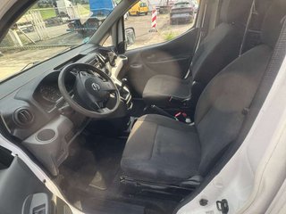 NISSAN nv200
