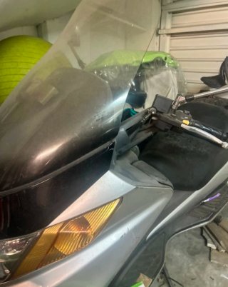 Suzuki Burgman Maxi Scooter Plata/Negro