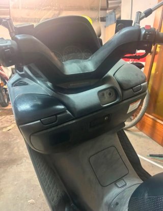 Suzuki Burgman Maxi Scooter Plata/Negro