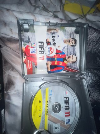 Consola PS3 + 4 mandos + 3 juegos