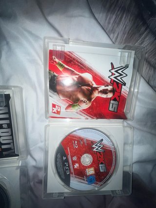 Consola PS3 + 4 mandos + 3 juegos