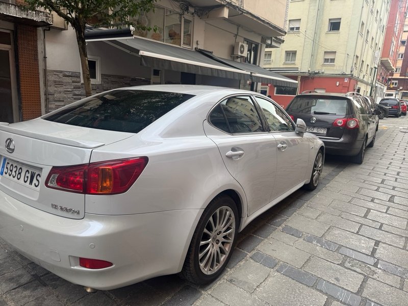 Lexus IS 2011 - foto 1
