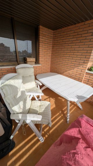 Mesa terraza y 2 sillas reclinables
