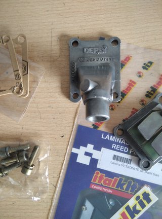 Tobera y caja de láminas Derbi Variant
