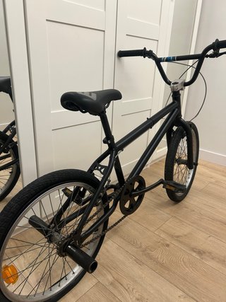 Bicicleta BMX Negra