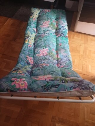 Lettino da giardino con stampa tropicale