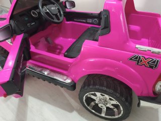 Coche infantil Ford Wildtrak rosa