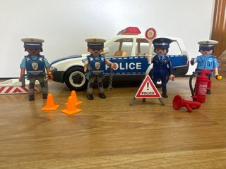 Playmobil Policía Coche y Figuras