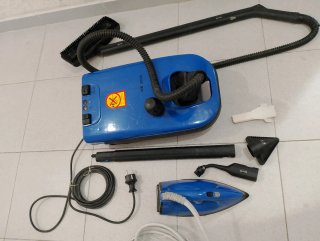Vaporeta azul con accesorios