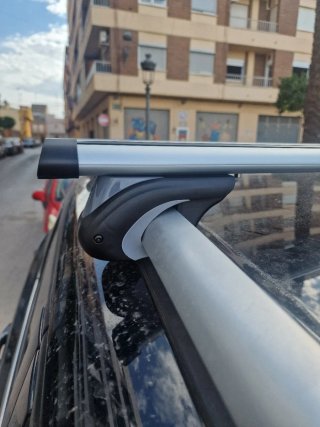 Cofre de techo coche negro