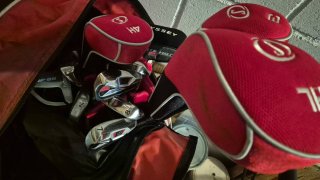Bolsa y palos de golf Spalding y Odyssey. Completo