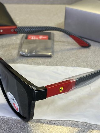 Gafas Ray-Ban RB 8342 Ferrari Negras Rojas.
