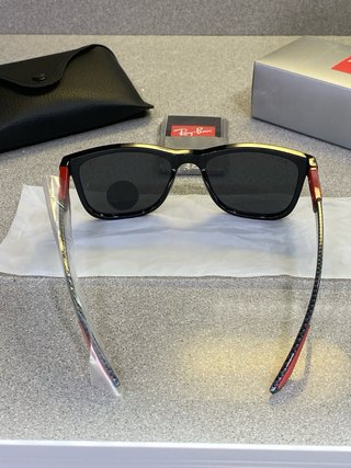 Gafas Ray-Ban RB 8342 Ferrari Negras Rojas.