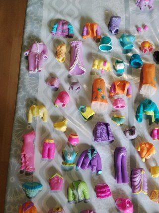 Lote 9 Muñecas Polly Pocket con Vestidos