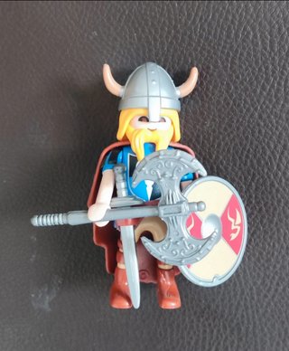 Playmobil Vikingo con Hacha y Escudo