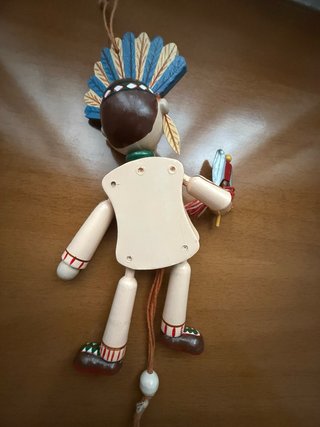 Muñeco de madera indio