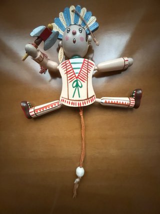 Muñeco de madera indio