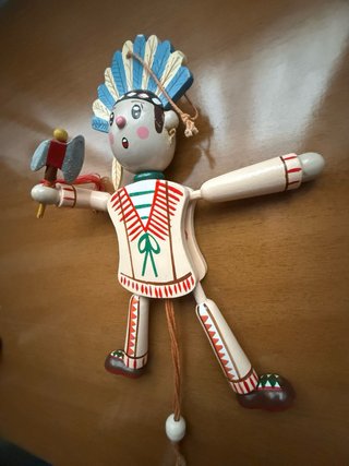 Muñeco de madera indio