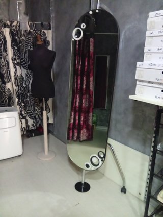 Arredamento per negozio di abbigliamento femminile