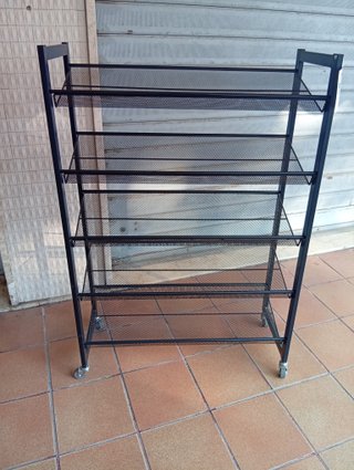 Arredamento per negozio di abbigliamento femminile