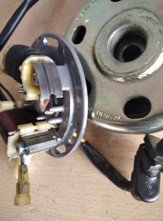 Volante magnético electrónico 12V Derbi Variant