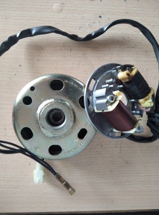 Volante magnético electrónico 12V Derbi Variant