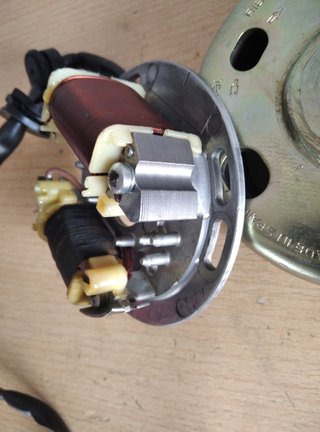 Volante magnético electrónico 12V Derbi Variant