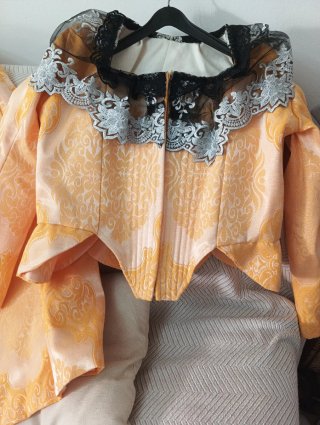 Traje de Fallera amarillo