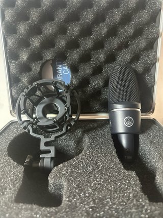 AKG C3000 + suspensión + maletín