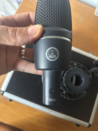 AKG C3000 + suspensión + maletín