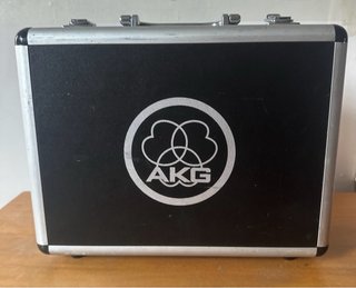 AKG C3000 + suspensión + maletín
