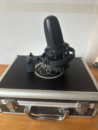 AKG C3000 + suspensión + maletín